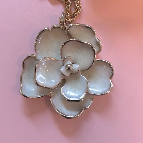 Flower necklace and ring set - Picture 2 of 8